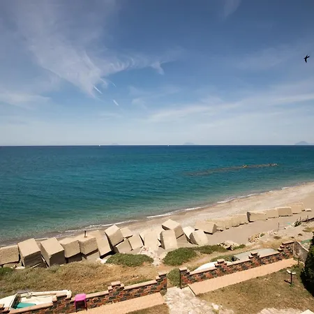 Attico Vista Mare Apartment *