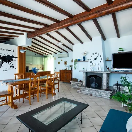 Attico Vista Mare Apartment *
